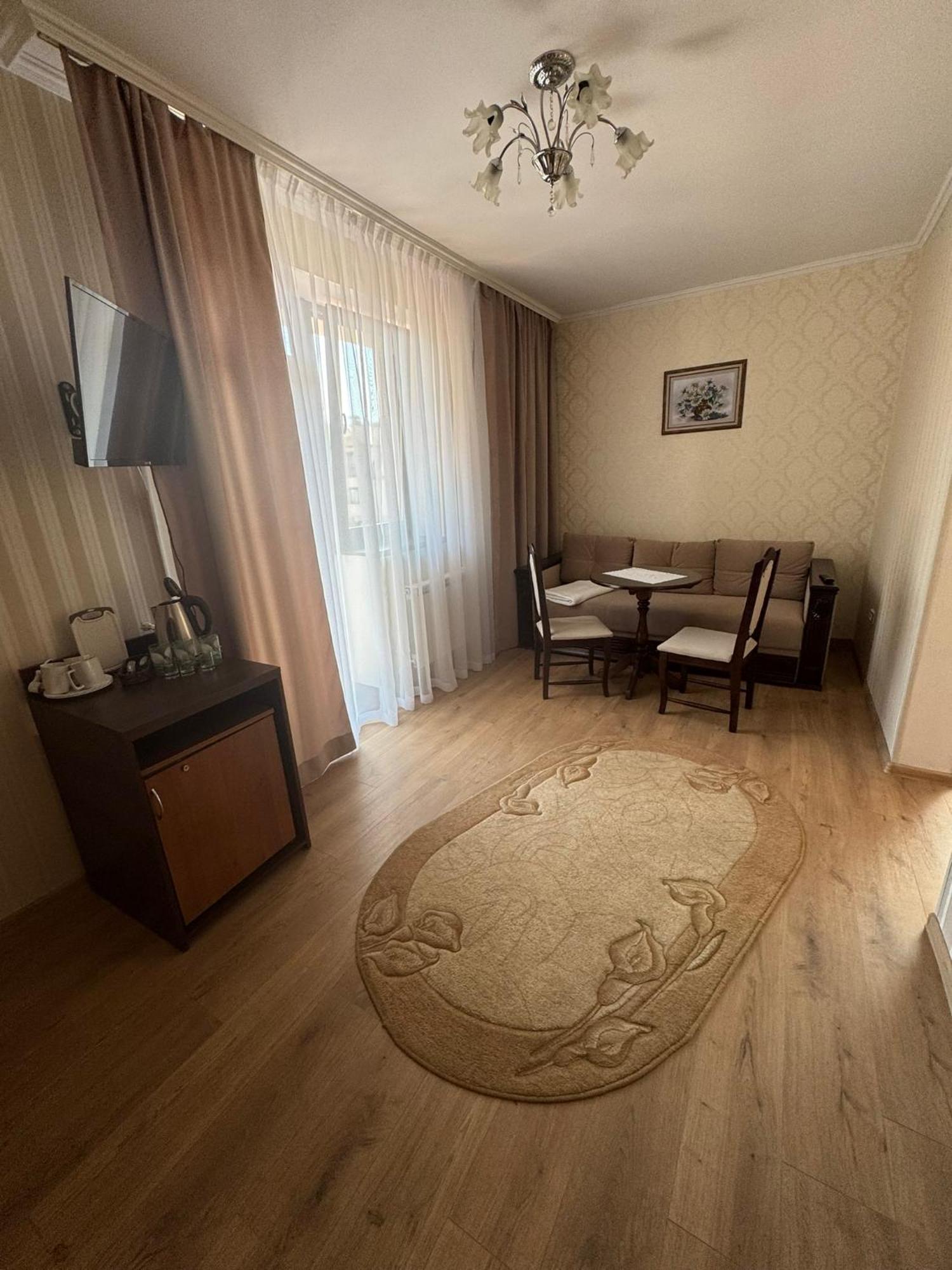 сонячна перлина Hotel Polyana (Transcarpathia)